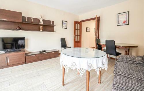 Beautiful Apartment In Luque With Wifi And 2 Bedrooms