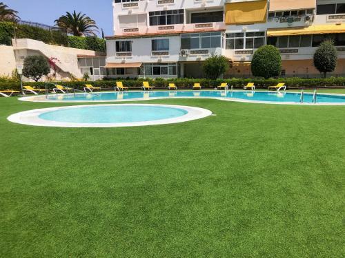 Apartamento Pool Front Holiday Home