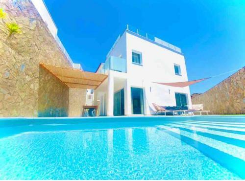 Fabulous New Villa With Private Pool / Ocean View