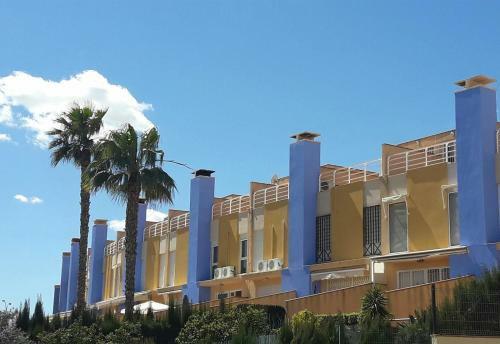 Beachside Townhouse With Seaviews