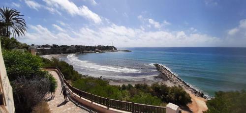 Beachside Townhouse With Seaviews