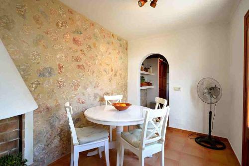 Townhouse With Jacuzzi In Pollensa