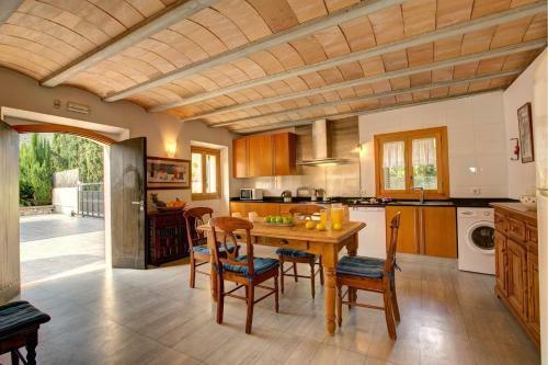 Villa Llobiner By Villa Plus