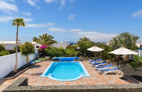 Stunning 4-bed Villa In Playa Blanca
