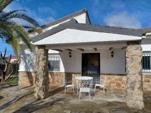 Chalet Independiente Con Amplio Jard�n Y Barbacoa At - Cc-00678