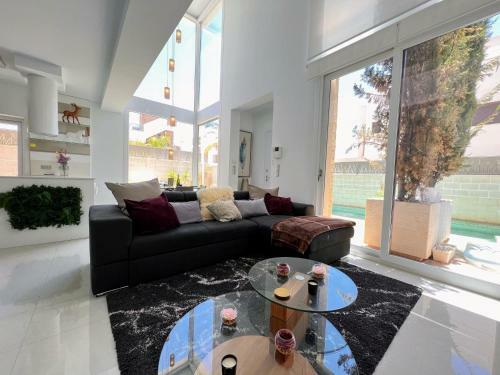 Modern Villa With Private Pool And Jacuzzi Cq1