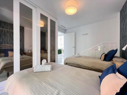 Modern Villa With Private Pool And Jacuzzi Cq1