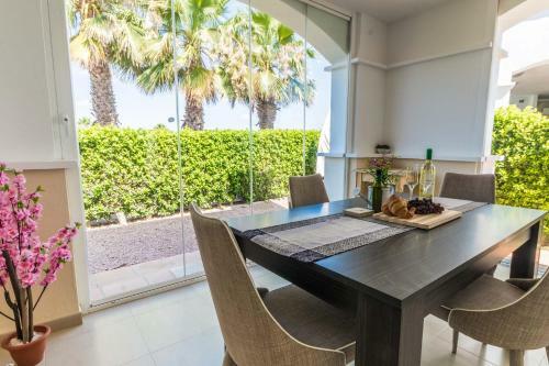 Stunning 2 Bedroom 2 Bathroom Town House - Ce7lt