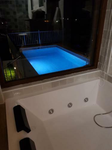 Casa Familiar Con Piscina Y Jacuzzi