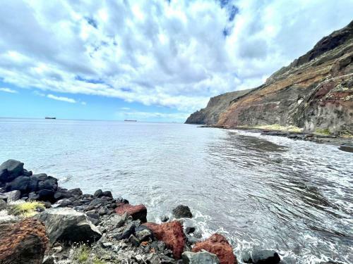 Luxury Apartment Overlooking Atlantic Ocean, Wifi