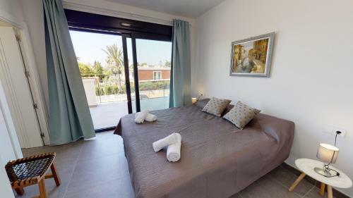 Luxury Modern & Sunny Villa