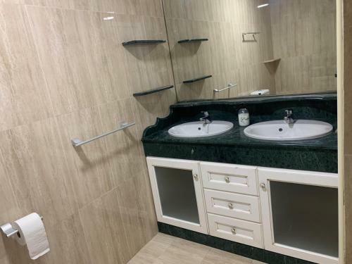 Magnifico Chalet Primera L�nea de Playa Manilva
