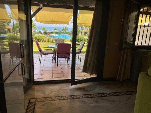Magnifico Chalet Primera L�nea de Playa Manilva