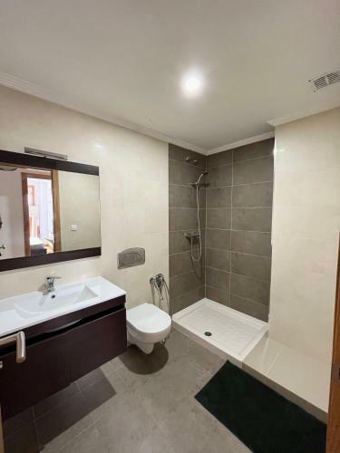 Verde, Amplio Apartamento Con Terraza Y Piscina.
