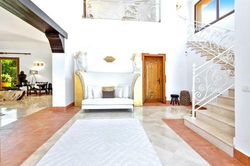 Yolo Spaces - Sotogrande - White House Villa