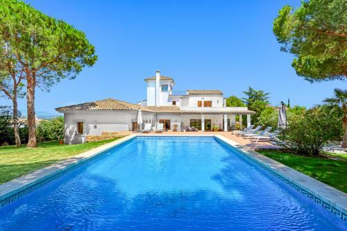 Yolo Spaces - Sotogrande - White House Villa