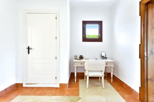 Yolo Spaces - Sotogrande - White House Villa