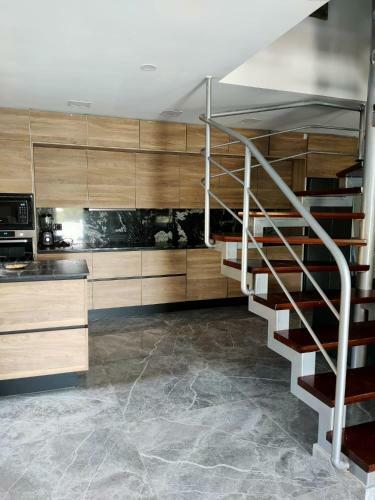 Maravillosa Casa Con Piscina Grande Y Bosque
