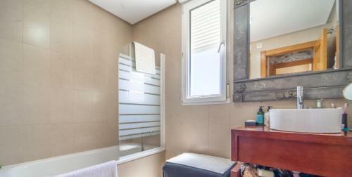 Penthouse Apartment With Pool Views - Ao232lt
