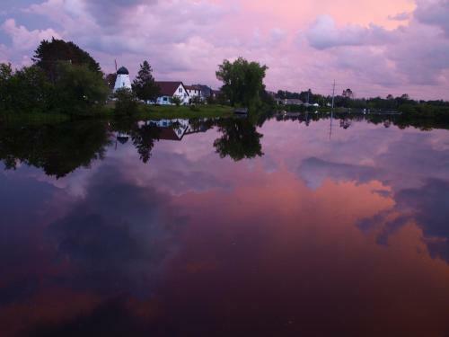 Riverside Motel