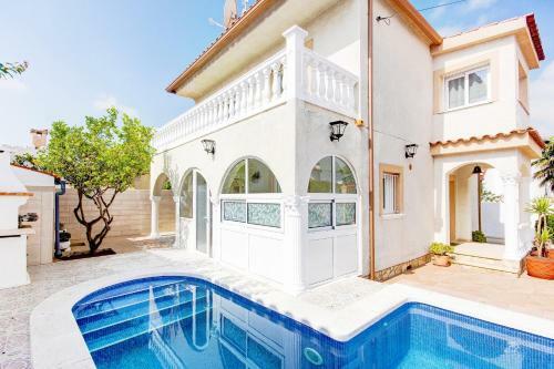 Villa Requesens 6-3 - Barneda Premium