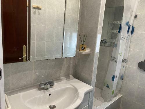 Un Apartamento En UNA Casa de 2 Apartamentos