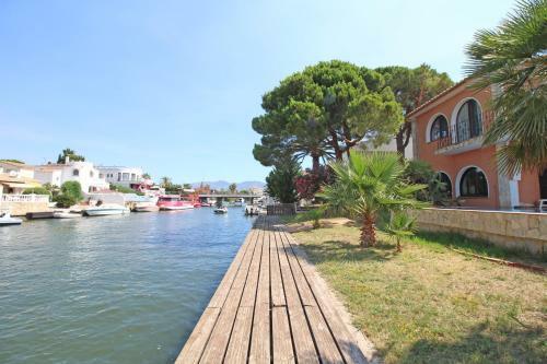 Apart-rent Villa Requesens