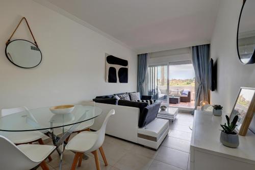 100 - Modern 2 Bed Luxury Golf Apartment In Mijas