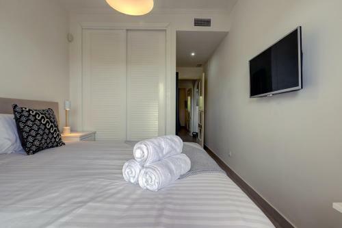 100 - Modern 2 Bed Luxury Golf Apartment In Mijas