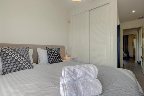 100 - Modern 2 Bed Luxury Golf Apartment In Mijas