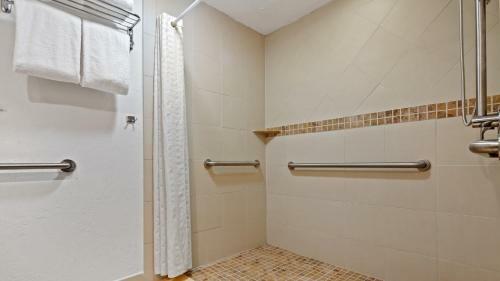 Best Western Plus Windsor Gardens Hotel & Suites/conference Center