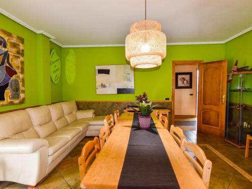 Fant�stica Casa Con Piscina Y Jard�n
