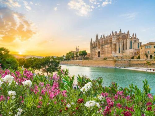 Pleasant Holiday Home In Llucmayor With Private Terrace