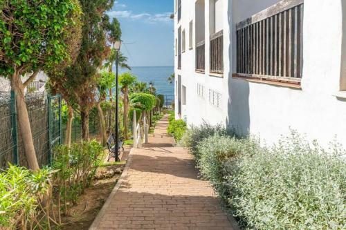 Apartamento Beachfront 2br With Swimming Pool, Parking & AC