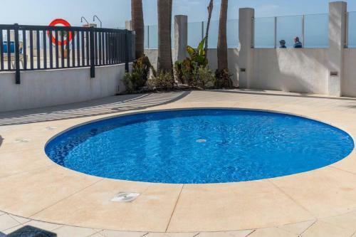 Apartamento Beachfront 2br With Swimming Pool, Parking & AC