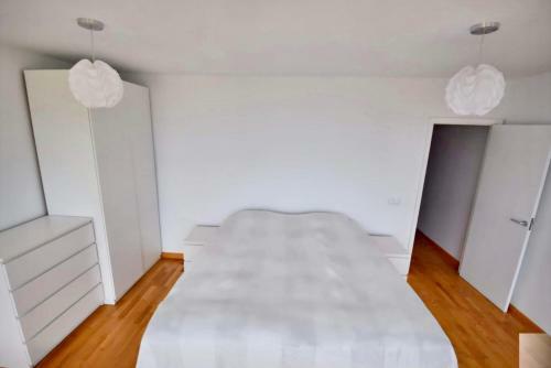 Beautiful Renovated Beach House With Panoramic Seaviews