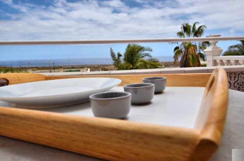 Beautiful Renovated Beach House With Panoramic Seaviews