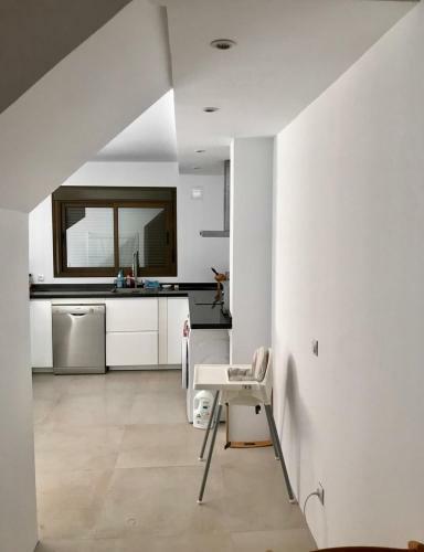 Beautiful Renovated Beach House With Panoramic Seaviews
