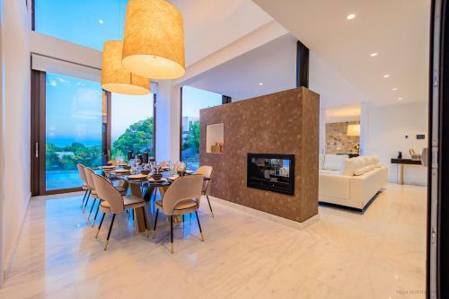 Villa Martin Stone- Las Colinas Golf Country