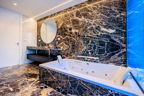 Villa Martin Stone- Las Colinas Golf Country