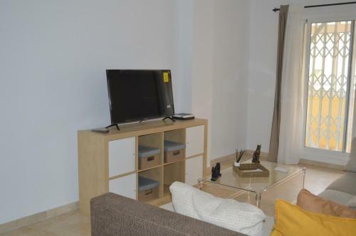 Apartamento C�lido, Accesible Y Con Piscina