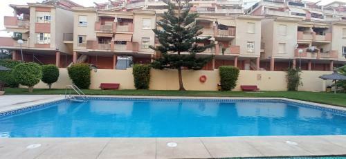 Apartamento C�lido, Accesible Y Con Piscina