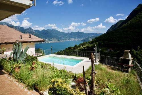 Italian Vacation Homes - Fonteno Panoramic Apartment