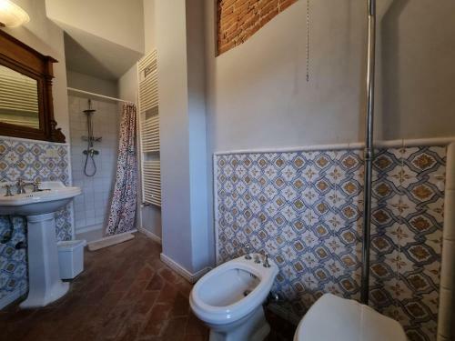 Rustic Holiday Home In Pontedera With Shared Pool