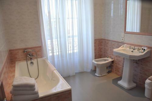 Hostal Chateau De La Folti�re