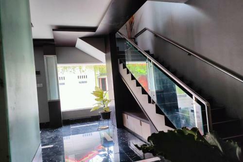 Lonari Hotel