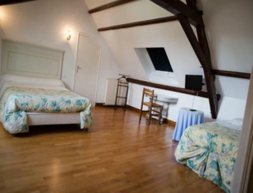 Hostal La Tour Des Plantes