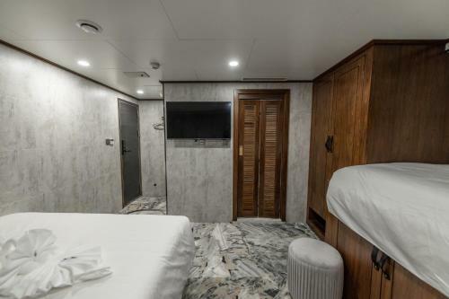 Infinity X Passanger Yacht