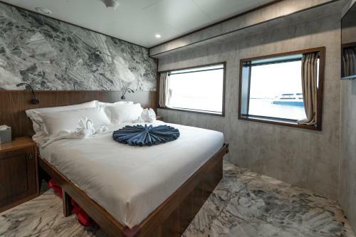 Infinity X Passanger Yacht