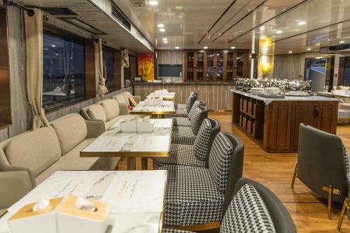Infinity X Passanger Yacht